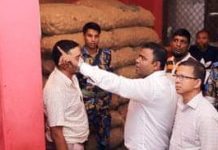 পেঁয়াজের আড়তে অভিযান, লাখ টাকা জরিমানা
